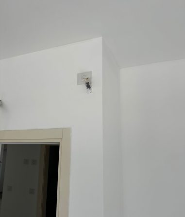 הכנה לקויה ושאריות בנייה בקיר